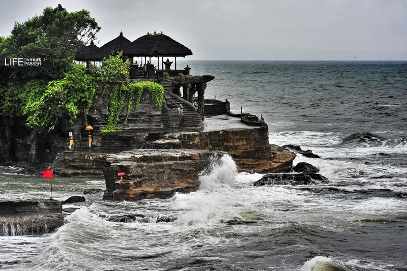 Ngam mieu Hai Than sung sung giua song du tren dao Bali-Hinh-2